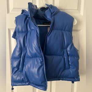 Spring 21 Women’s Blue Puffer Vest. NWT